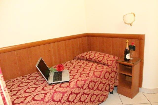 Hotel Suite Caesar Rome Buitenkant foto